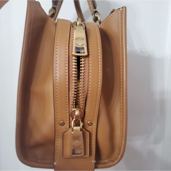 RETAIL Coach x Tom Wesselmann Lips Rogue 25 - Picture 11 of 17